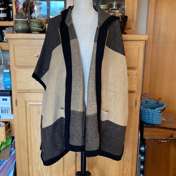 Gorgeous Hooded PONCHO! 🔥HOT ITEM🔥 KASPER Spacious L /XL Womens NEW! 🍁🎄 - Picture 6 of 17